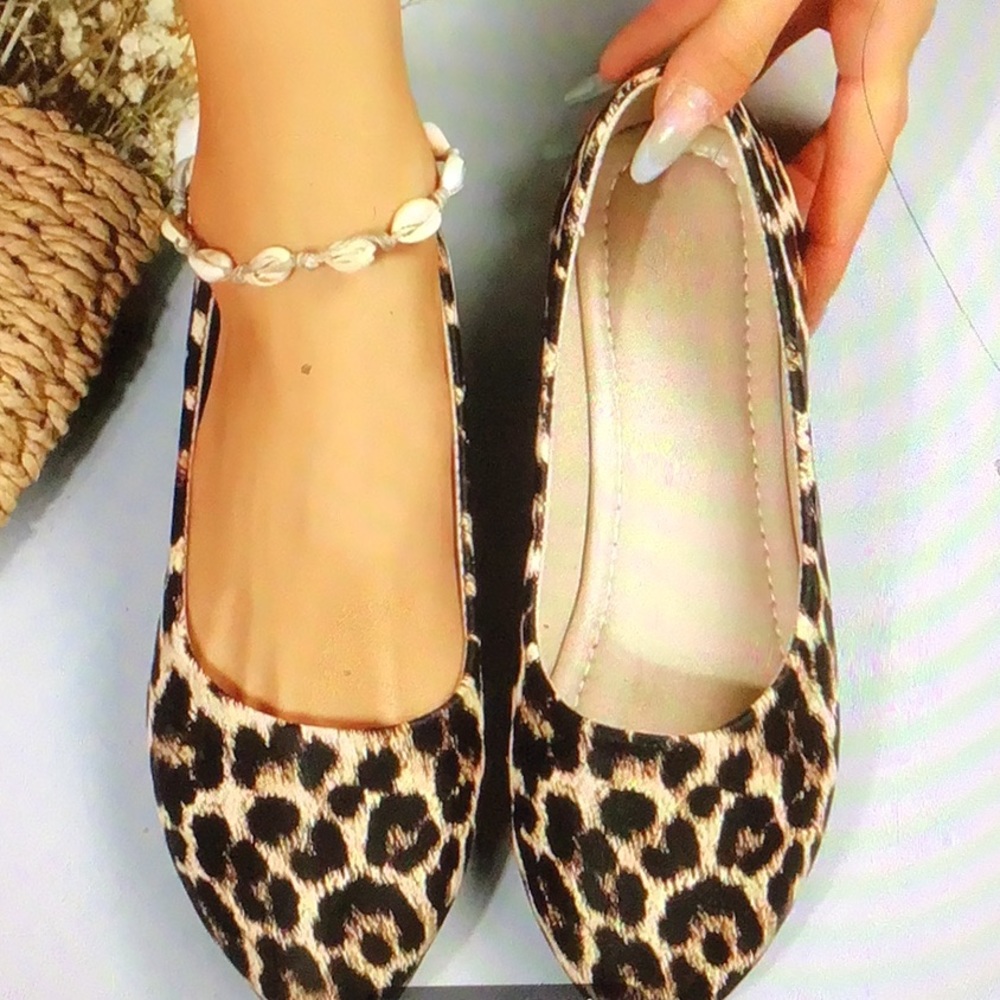 NWT Leopard Print Flat Shoe